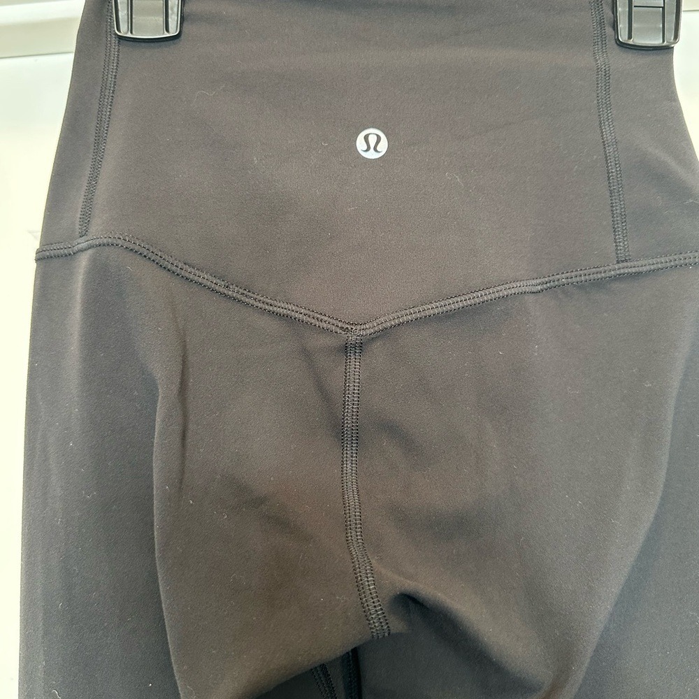 Lululemon Nulu and Mesh Mid-Rise Yoga
Crop 23" leggings in black Sz 2